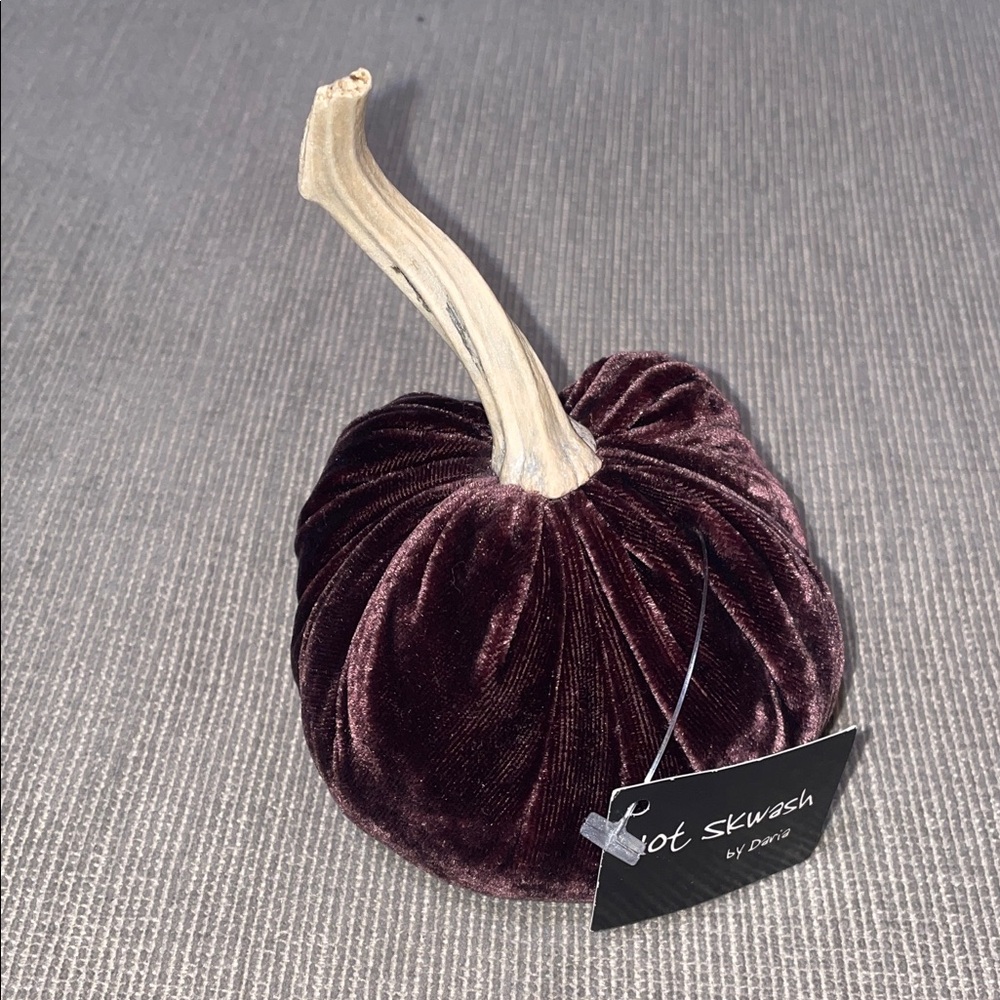 Hot Skwash Velvet Pumpkin - Deep Brown